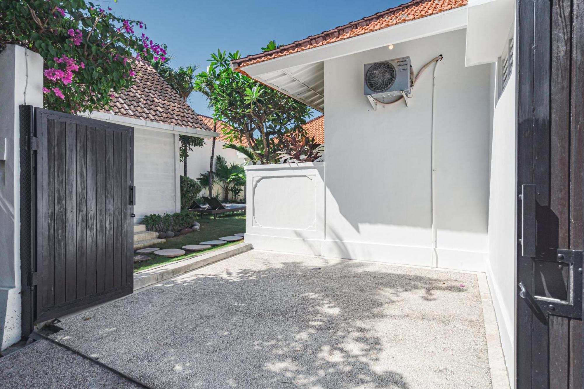 Green Garden Seminyak Villa Екстериор снимка